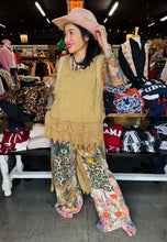 Load image into Gallery viewer, A Rare Bird-Bee &amp; Leopard Pant
