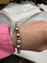 Load image into Gallery viewer, HC - Occean Love Black/White Pearls Bracelet
