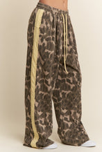 Load image into Gallery viewer, Leopard Print Solid Stripe Wide Leg Bottoms
