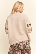 Load image into Gallery viewer, Davi &amp; Dani - Studded Leopard Star Detail Sweater Top
