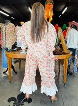 Load image into Gallery viewer, Bluevelvet - FLOWER PRINT LONG SLEEVE FRONT TIE TOP
