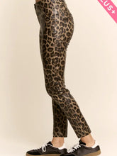 Load image into Gallery viewer, Davi &amp; Dani - Leopard Elastic Waist  Pants
