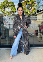 Load image into Gallery viewer, Leopard maxi dress - duster - Gray
