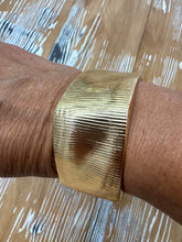 Load image into Gallery viewer, The King Collection - Solid Snap Bracelet
