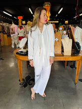 Load image into Gallery viewer, HC - Front Pleated Point Collar Shirt - White
