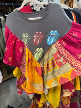 Load image into Gallery viewer, Indi and Sai - Upcycel Kantha Band Tee One OF The Kind
