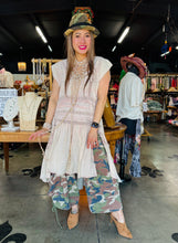 Load image into Gallery viewer, Bluevelvet - SHORT SLEEVE SQUARE NECK LONG TOP TAUPE
