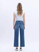 Load image into Gallery viewer, Lovervet - High Rise Crop Utility Pocket Straight Jeans
