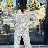 Load image into Gallery viewer, HC _ RoRo  Basic Top Leopard Gray
