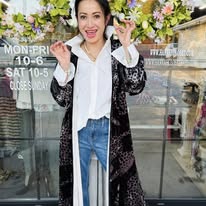 Load image into Gallery viewer, HC - Sassy Long Velvet Duster - Black
