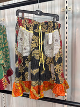 Load image into Gallery viewer, HCWL - Yoyo Slit Ruffle Shorts
