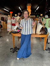 Load image into Gallery viewer, Camille &amp; Company - Basic Linen Top
