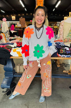 Load image into Gallery viewer, Davi &amp; Dani - 3D Daisy Sweater

