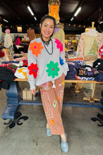 Load image into Gallery viewer, Davi &amp; Dani - 3D Daisy Sweater
