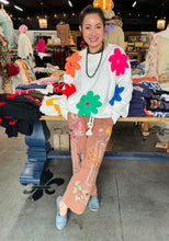 Load image into Gallery viewer, Davi &amp; Dani - 3D Daisy Sweater
