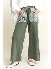 Load image into Gallery viewer, Mineralwash Floral Daisy Trim Pants
