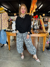 Load image into Gallery viewer, J.nna - Loose Fit Slit Detailed Long Slvv Top
