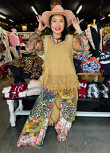 Load image into Gallery viewer, A Rare Bird-Bee &amp; Leopard Pant
