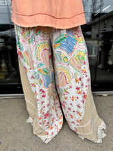 Load image into Gallery viewer, Oli &amp; Hali - Washed Print Woven Pants
