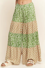Load image into Gallery viewer, J.NNA - Multi Floral Print Wide Leg Pants Green Multi
