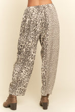 Load image into Gallery viewer, Davi &amp; Dani - Leopard Elastic Waist Barrel Pants
