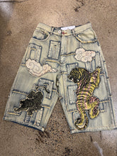 Load image into Gallery viewer, TIGER JEANS SHORT
