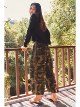 Load image into Gallery viewer, Oddi - Camo-Printed Drawstring Pants
