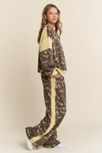 Load image into Gallery viewer, Leopard Print Solid Stripe Wide Leg Bottoms
