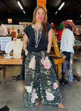 Load image into Gallery viewer, Bluevelvet - CAMO PRINT FLOWER PATCHWORK WIDE LEG PANTS
