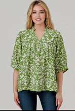 Load image into Gallery viewer, Devon Half Sleeve  Print Loose Top
