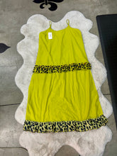 Load image into Gallery viewer, I Love Linen - Hi Low Ruffle Top
