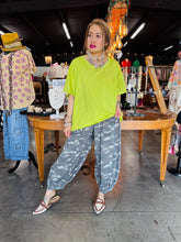 Load image into Gallery viewer, Oddi - Acid Washed Camo Print Cropped Jogger Pants
