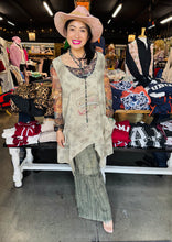 Load image into Gallery viewer, A Rare Bird - Knotty Pants
