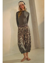 Load image into Gallery viewer, Oddi - Acid Washed Camo Print Cropped Jogger Pants
