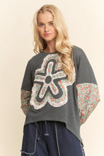 Load image into Gallery viewer, Davi &amp; Dani - Waffle Knit Multi-flower Print Sleeves Top
