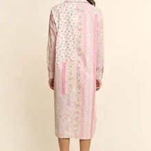 Load image into Gallery viewer, Davi &amp; Dani - Printed Flower Patched Maxi Duster Shirt Top
