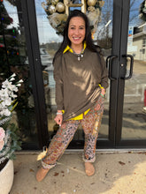 Load image into Gallery viewer, Carole Christian - Cozy Soft Pocket Top (5 colors)
