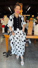 Load image into Gallery viewer, Oddi - Short Sleeve Polka Dot Button-Down Shirt
