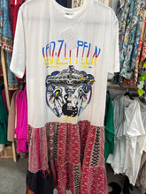 Load image into Gallery viewer, Indi and Sai - Upcycle Kantha Band Tee One OF The Kind
