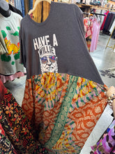 Load image into Gallery viewer, Indi and Sai - Upcycel Kantha Band Tee One OF The Kind

