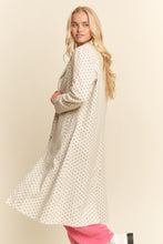 Load image into Gallery viewer, Davi &amp; Dani- Garment Washed Lapel Color Duster Jacket Cream Dot
