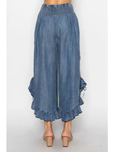 Load image into Gallery viewer, Origami - CHAMBRAY ELASTIC WAIST BLOOMER PANTS WITH POCKETS
