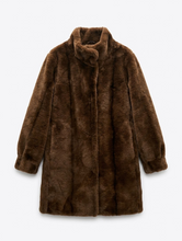 Load image into Gallery viewer, Davi &amp; Dani - Romane Fur Coat
