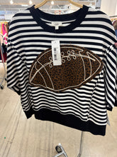 Load image into Gallery viewer, Oddi - Leo Striped Football
