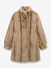 Load image into Gallery viewer, Davi &amp; Dani - Romane Fur Coat
