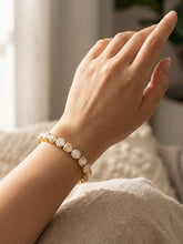 Load image into Gallery viewer, SORRELLI - 7 inch Sienna Stretch Bracelet Golden Goddess
