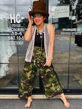 Load image into Gallery viewer, Davi &amp; Dani - All In Camo
