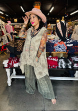 Load image into Gallery viewer, A Rare Bird - Knotty Pants
