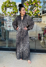 Load image into Gallery viewer, Leopard maxi dress - duster - Gray
