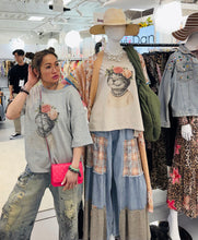 Load image into Gallery viewer, Davi &amp; Dani - Rolex  Princess Cat Tee
